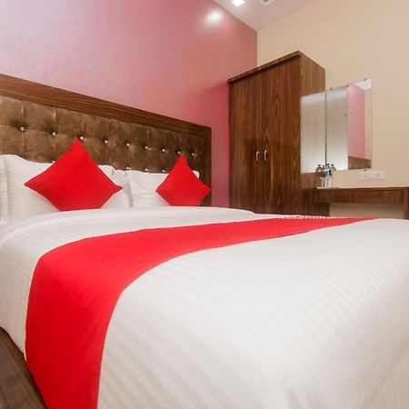 Hotel O Greenforest Near Airport Road Metro Station Bombaim Exterior foto
