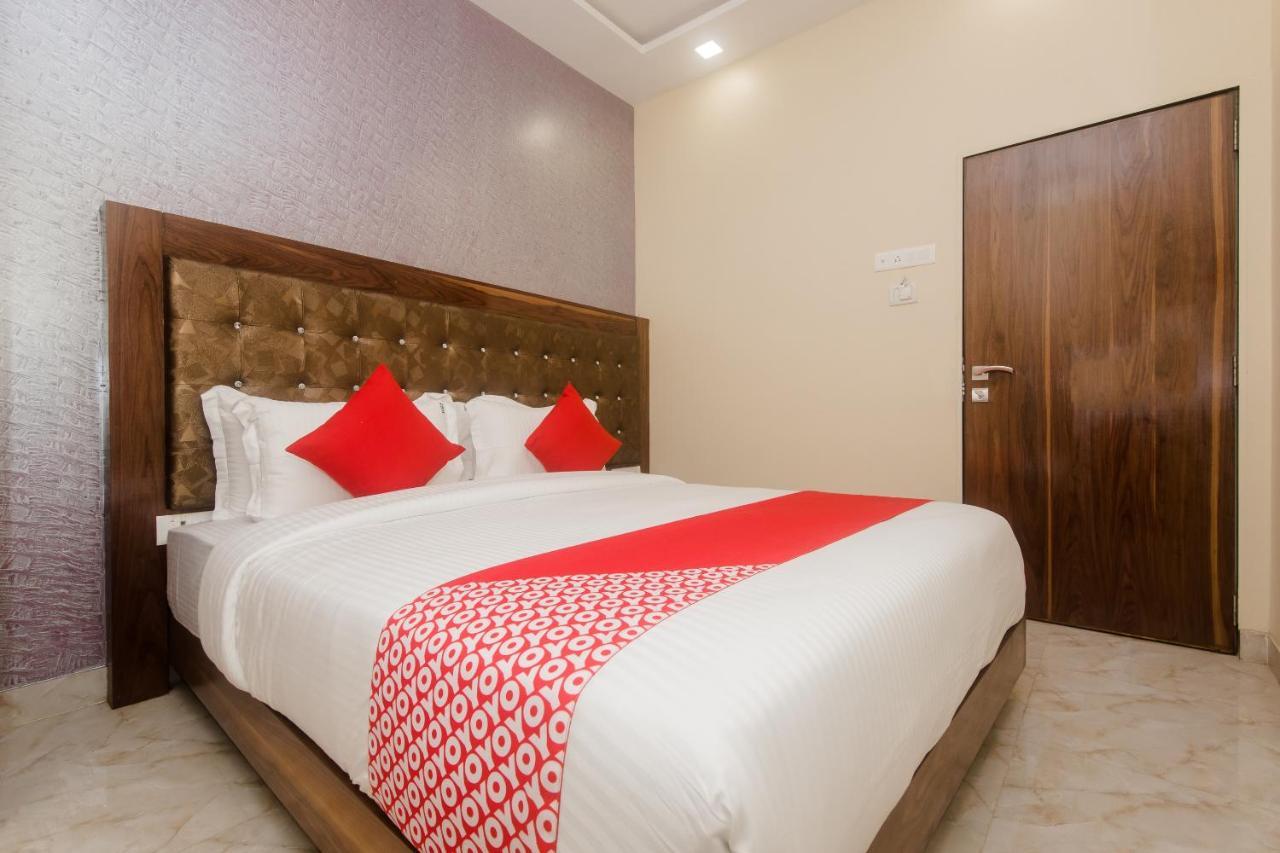 Hotel O Greenforest Near Airport Road Metro Station Bombaim Exterior foto
