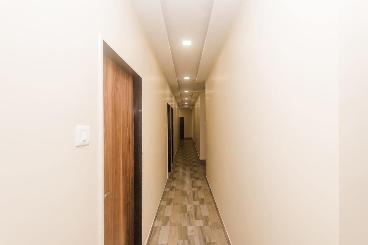 Hotel O Greenforest Near Airport Road Metro Station Bombaim Exterior foto