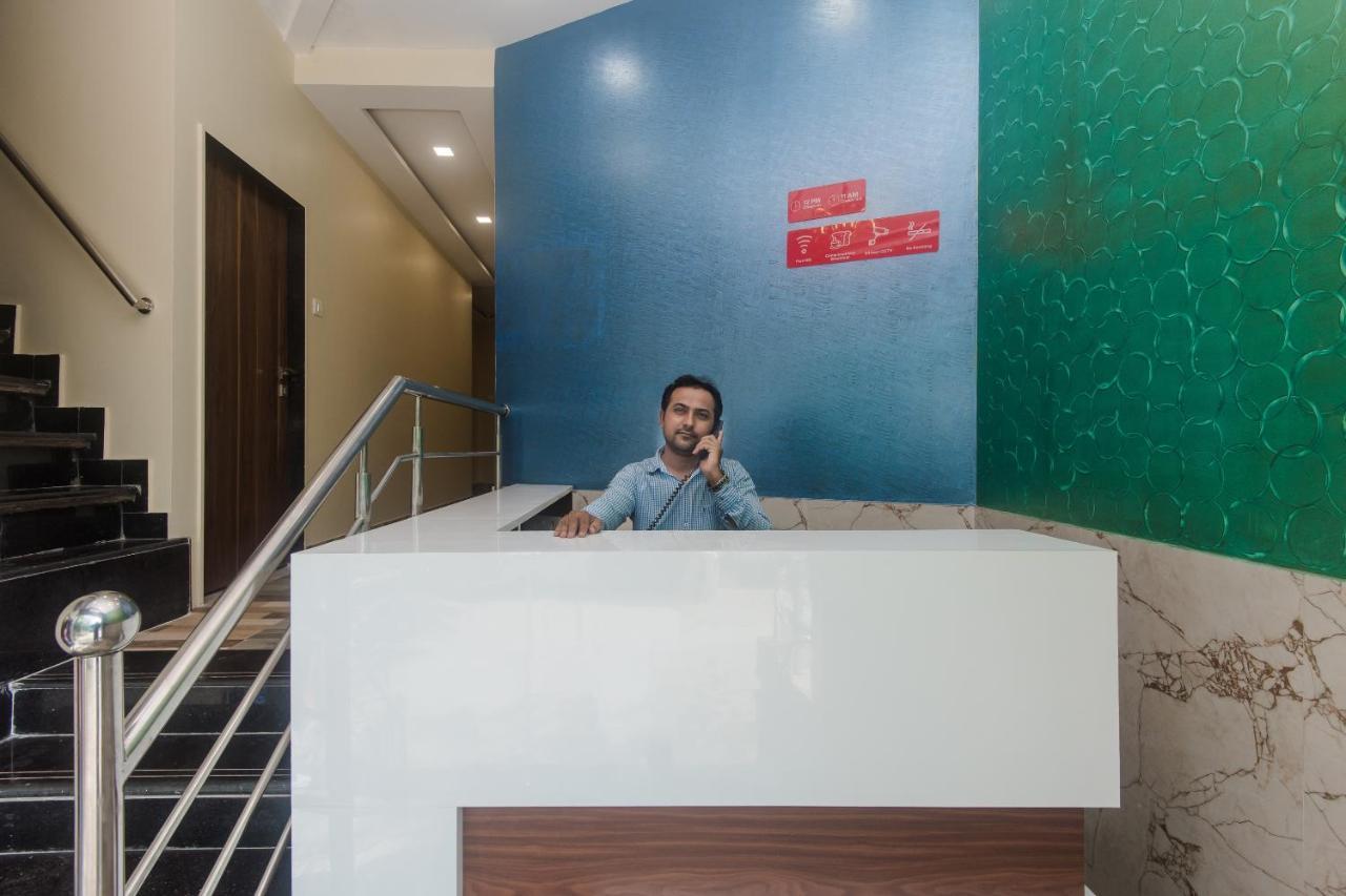 Hotel O Greenforest Near Airport Road Metro Station Bombaim Exterior foto