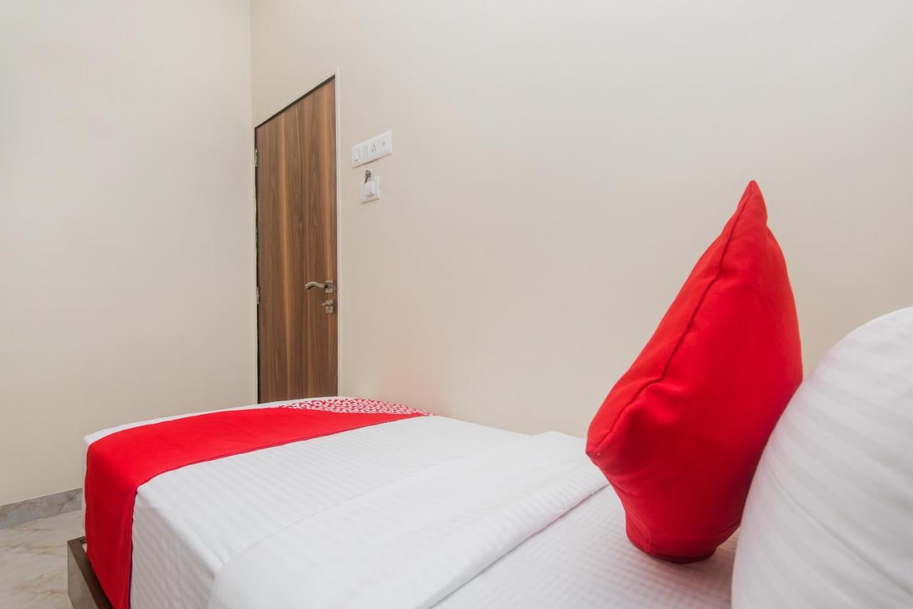 Hotel O Greenforest Near Airport Road Metro Station Bombaim Exterior foto