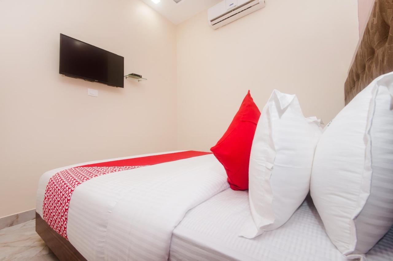 Hotel O Greenforest Near Airport Road Metro Station Bombaim Exterior foto