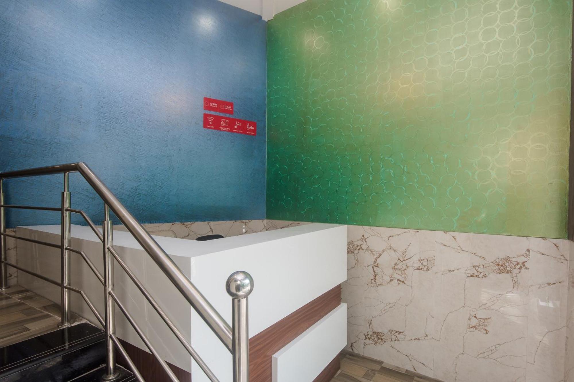 Hotel O Greenforest Near Airport Road Metro Station Bombaim Exterior foto